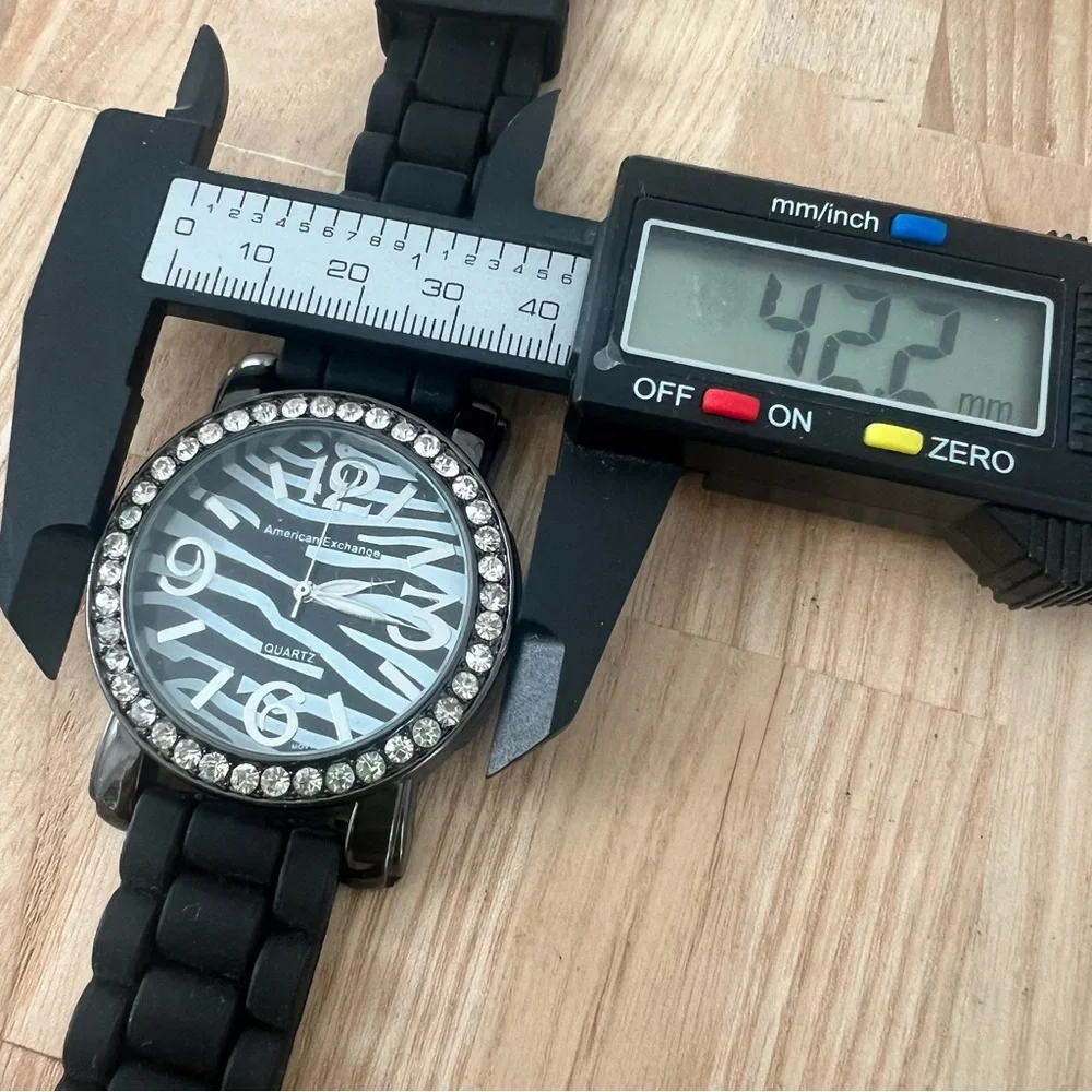 American exchange black white zebra stripe fashion watch NEW BATTERY